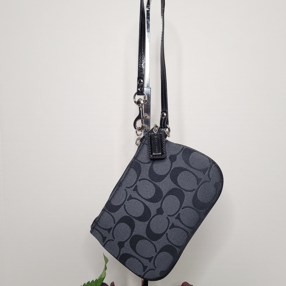 Coach Signature Corner Zip Wristlet With Black Jacquard Fabric Graphics - Picture 2 of 6